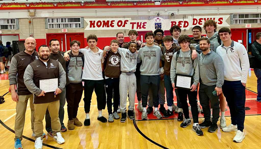 Mount Carmel qualifies 13 from Class 3A Hinsdale Central Sectional